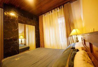 Isaro Apartments has Balcony rooms