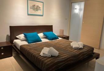 Casetta Noto Centro allows 18 year olds to book a room