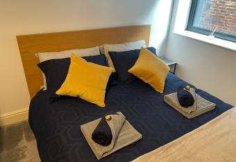 Queens Apartment - Lovely entire apartment has Balcony rooms