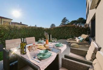 Spada brand new apartment with garden 3 min from beach! allows 18 year olds to book a room