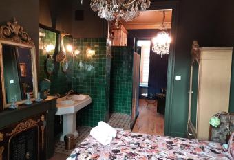 Sint Andries Suites allows 18 year olds to book a room