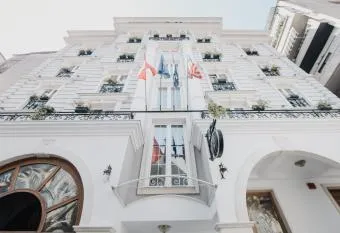 Trinity Central Tirana has rooms with a private hot tub