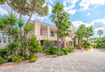 Maison Reale has Balcony rooms