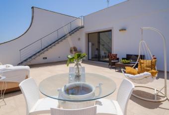 Villa Scoglio has Balcony rooms