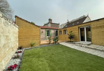 la casa verde 2 chambres 2 salles de bain 2 wc jardin has Balcony rooms