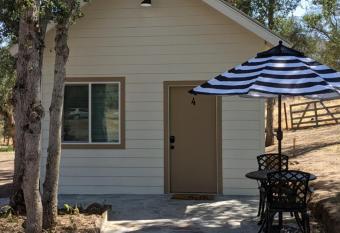 Clingan's Junction Cottage #4 has Balcony rooms