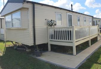 Griffiths, Seaview Caravan Park, Whitstable has Balcony rooms