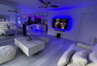 PINTOs HOTEL has Balcony rooms