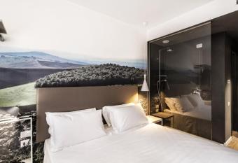 Best Western Hotel Corsi allows 18 year olds to book a room