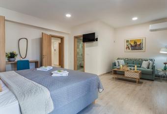 Gallery Art Apartment allows 18 year olds to book a room