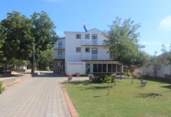 Guesthouse Camp Zemo has Balcony rooms