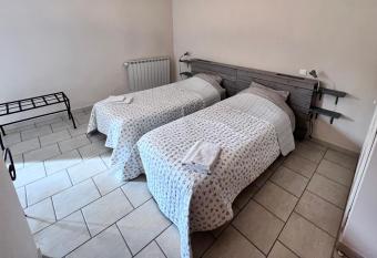 Mas de l Estiou has rooms with a private hot tub