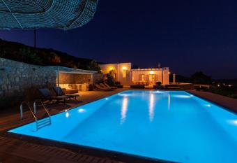 Villa Noelle by Blanco Villas has Balcony rooms