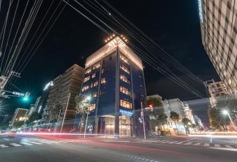 WISE OWL HOSTELS SAPPORO allows 18 year olds to book a room