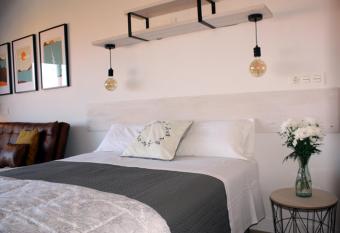 Puerto de la Cruz: Loft, terraza y piscina allows 18 year olds to book a room