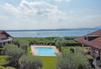 Giulia Luxury Apartment has Balcony rooms