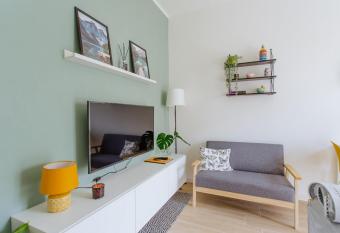 Yourbanflat Green River has Balcony rooms