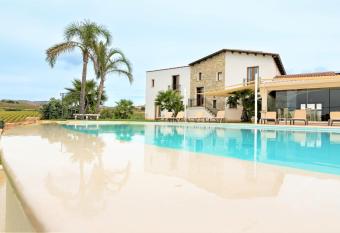 La Corte del Sole has Balcony rooms