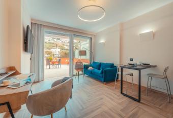 Casitta Suite allows 18 year olds to book a room