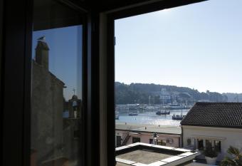 Guest House Pina allows 18 year olds to book a room