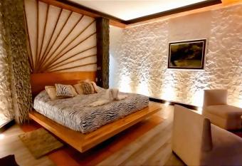 CANTALARANA, antes Wikiri Lodge has rooms with a private hot tub