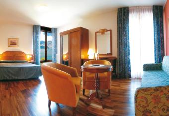 Hotel Du Lac - Relax Attitude Hotel has rooms with a private hot tub