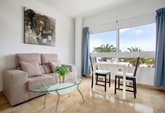 Azur Apartment has Balcony rooms