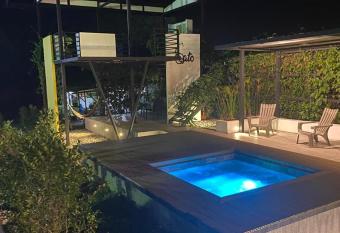 GatoPardo has Balcony rooms