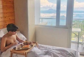 Wind Staycation Suites has Balcony rooms