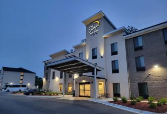 Sleep Inn and Suites Coliseum Area allows 18 year olds to book a room