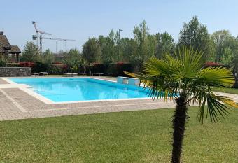 Urban 21 Pool has Balcony rooms