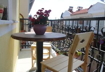 Dionyssos Apartment has Balcony rooms