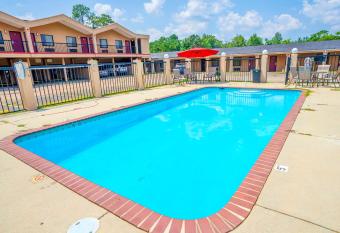 OYO Hotel Opp Al, Floral Hwy has Smoking rooms