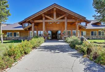 Headwaters Lodge & Cabins at Flagg Ranch has Balcony rooms
