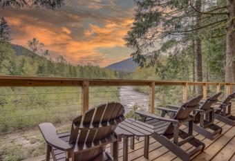 River View Cabin has Balcony rooms