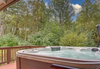 Cascades Cabin has Balcony rooms