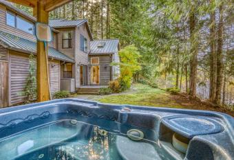 Rapid River Retreat has Balcony rooms