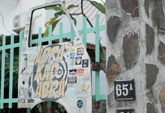 Abrakadabra 747 has Balcony rooms