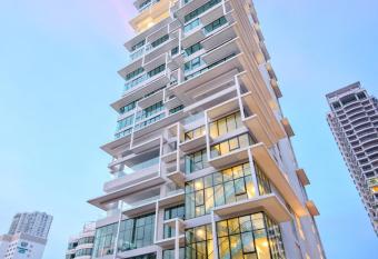 Sunrise Gurney Premium Executive City/Seafront suite - Penang has Balcony rooms