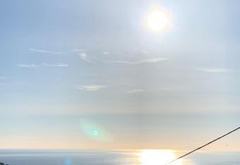 Lev   du soleil sur la mer has Balcony rooms