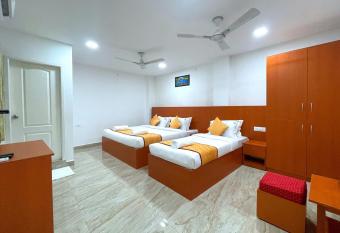 K11 Express - Opp Express Avenue has Balcony rooms