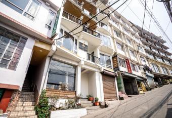 THE GOLDEN LEAF has Balcony rooms