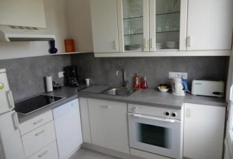 Appartement avec grand balcon et vue    300 m plage, lit Queen Size, Mers les Bains Le Treport has Balcony rooms