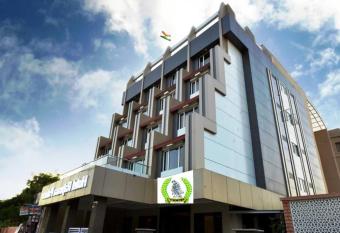 Hotel Rajwara Palace Jodhpur allows 18 year olds to book a room