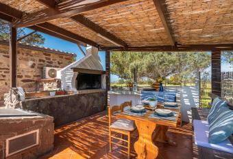 Villa Claudia has Balcony rooms