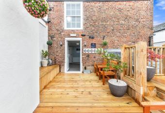 Town House Rooms allows 18 year olds to book a room