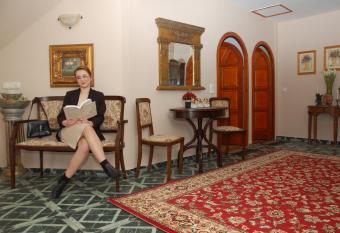 Villa B  bor Hark  ny allows 18 year olds to book a room