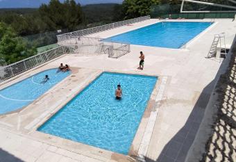 Superbe T3 coeur nature, piscine, tennis has Balcony rooms