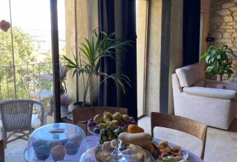 I TEMPLARI....nel cuore di Monforte d Alba has Balcony rooms