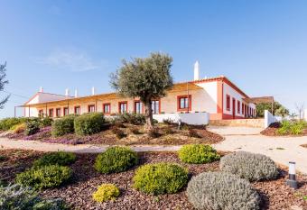 Quinta da Baleeira allows 18 year olds to book a room